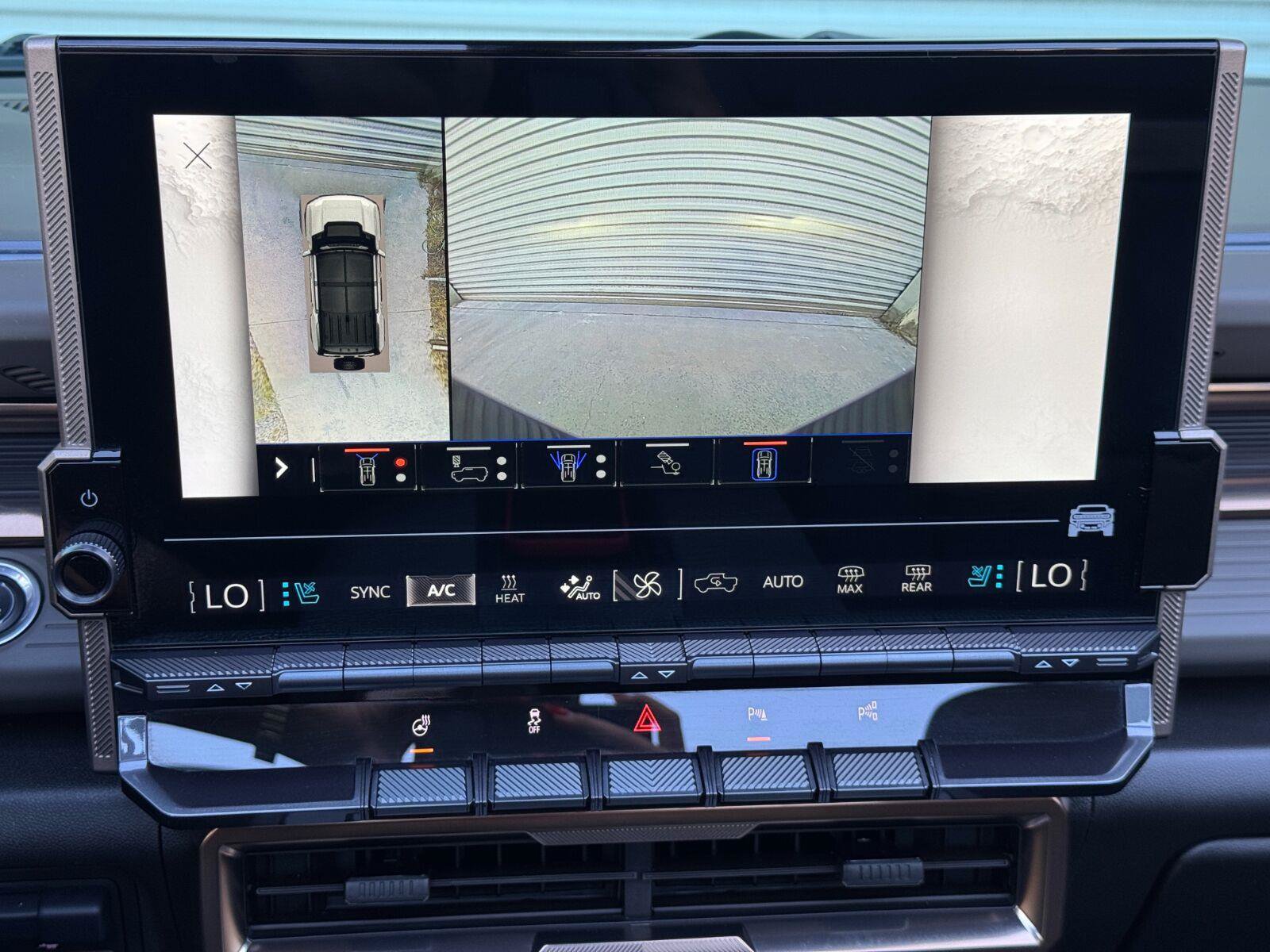 Used 2025 GMC Hummer EV 3X w/ LPO, Roof Cross Rail Package AWD/4WD image 33