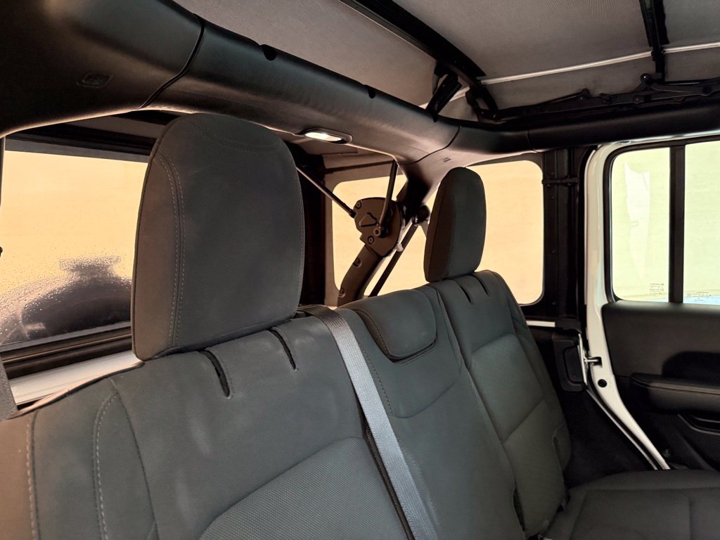 Used 2023 Jeep Wrangler Unlimited Sahara AWD/4WD image 20