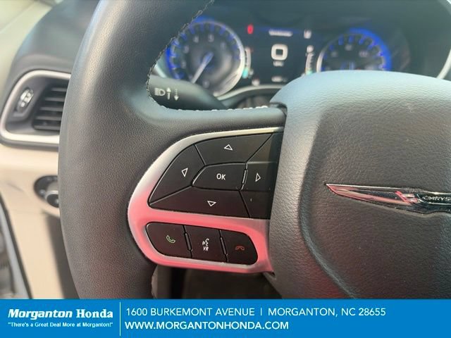 Used 2024 Chrysler Pacifica Touring-L FWD image 15