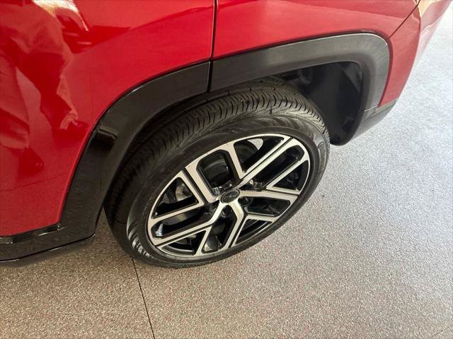 Certified 2025 Jeep Compass Limited w/ Elite Group AWD/4WD image 6