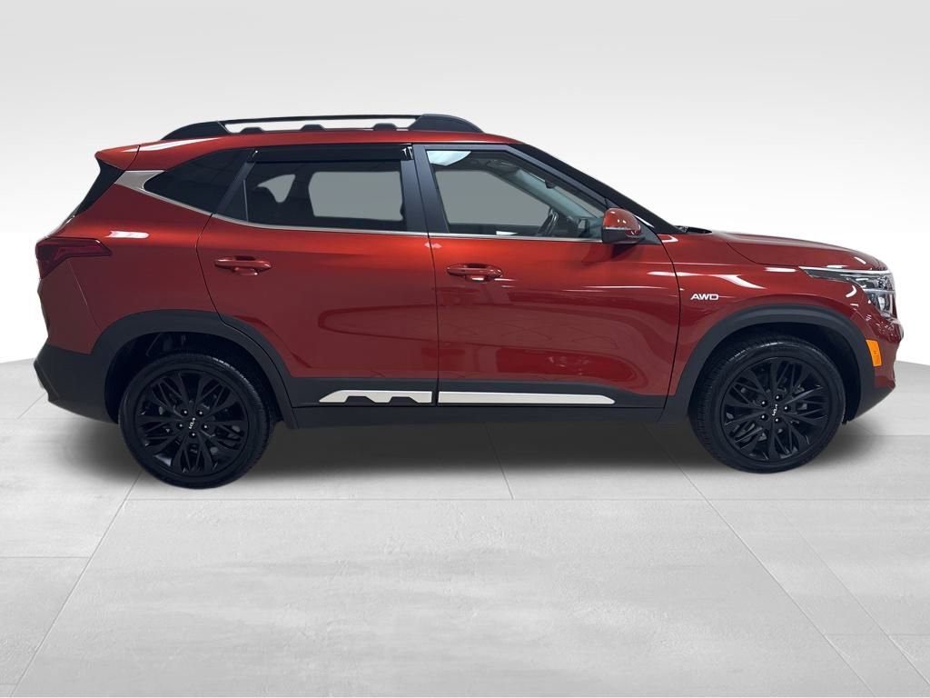 Used 2023 Kia Seltos Nightfall Edition image 4