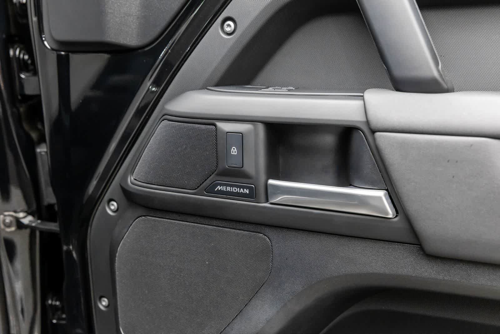 Used 2025 Land Rover Defender 110 S image 39