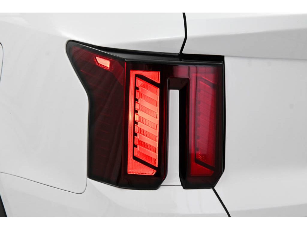 Certified 2025 Kia Sorento LX image 10