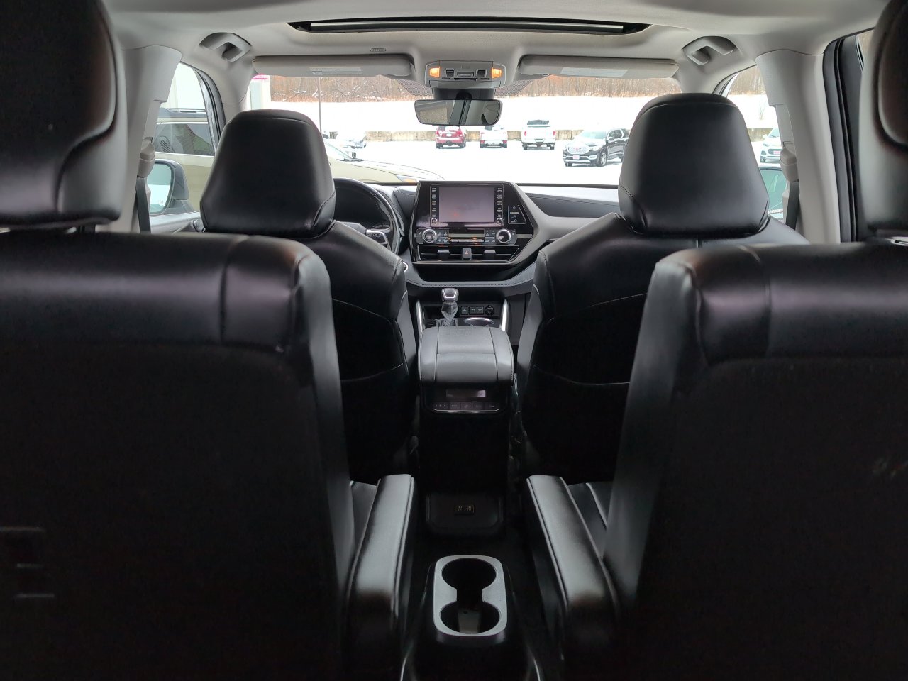 Used 2020 Toyota Highlander XLE image 14