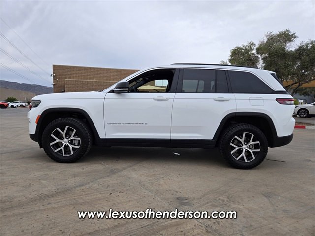Used 2024 Jeep Grand Cherokee Limited image 3