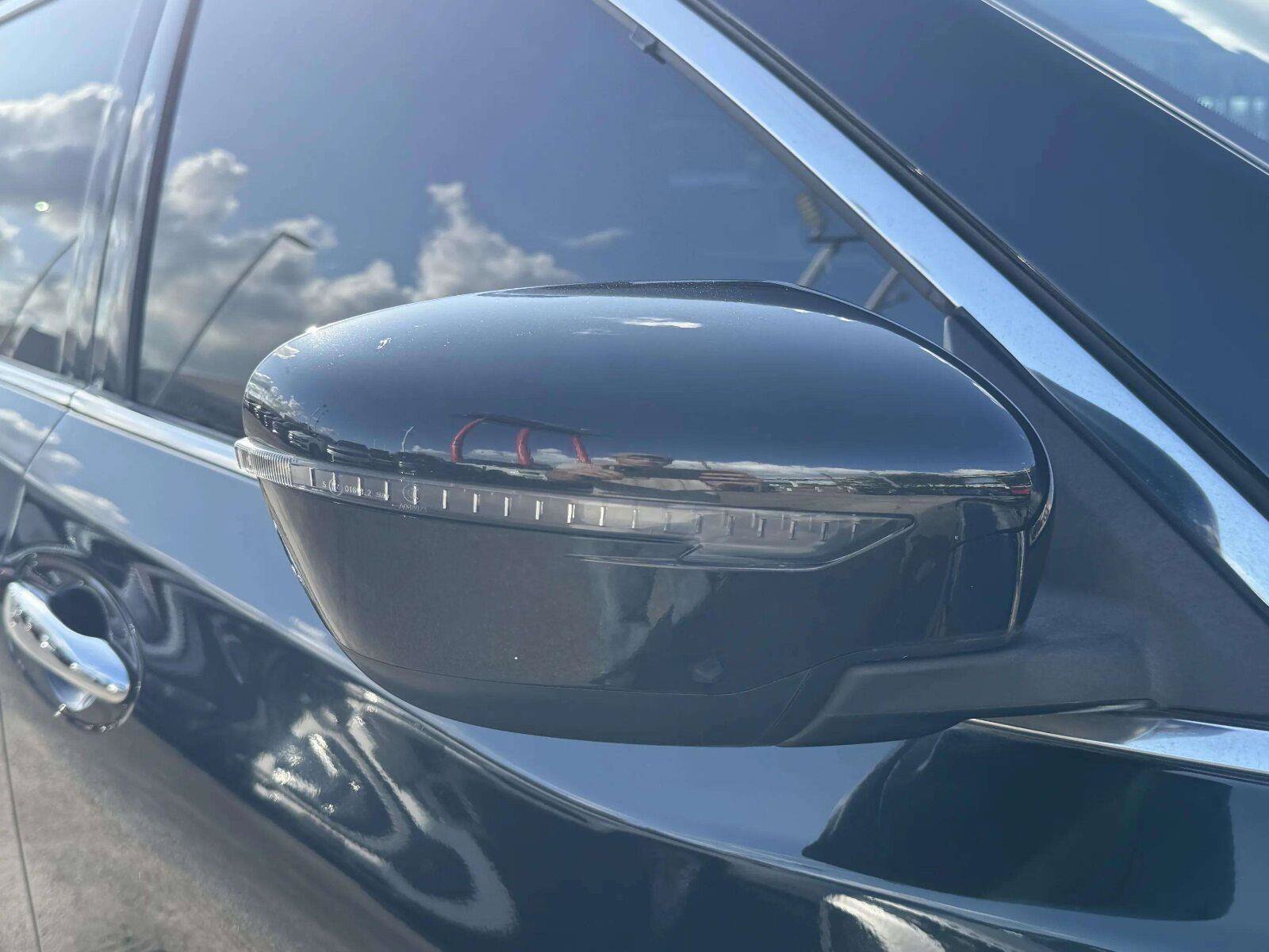 Used 2019 Nissan Rogue SV FWD image 9