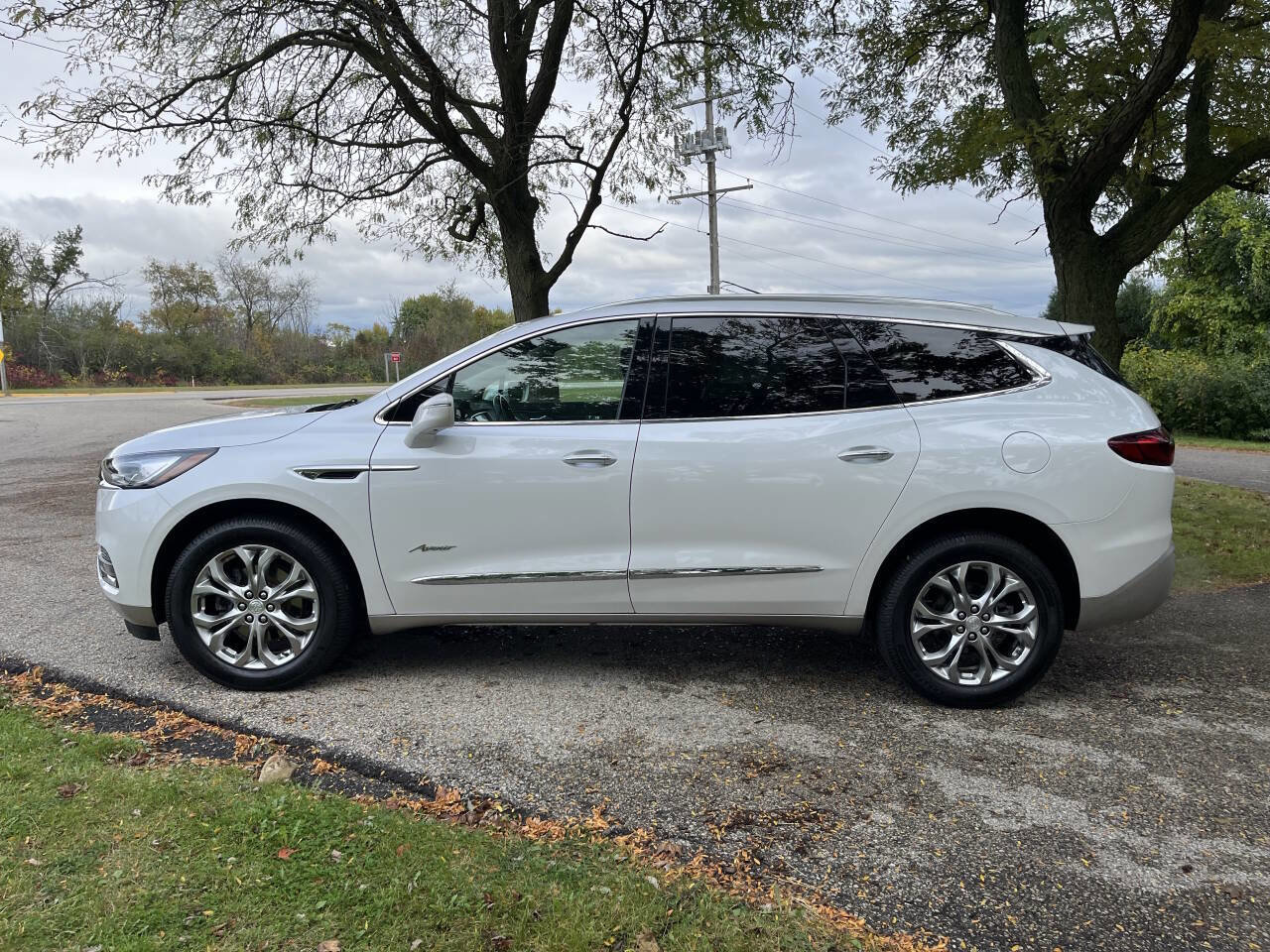 Used 2019 Buick Enclave Avenir w/ Avenir Technology Package image 2