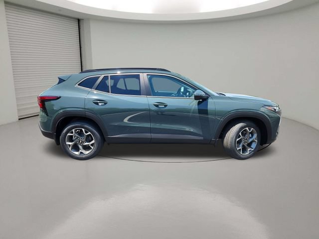 New 2026 Chevrolet Trax LT w/ Sunroof Package FWD image 8