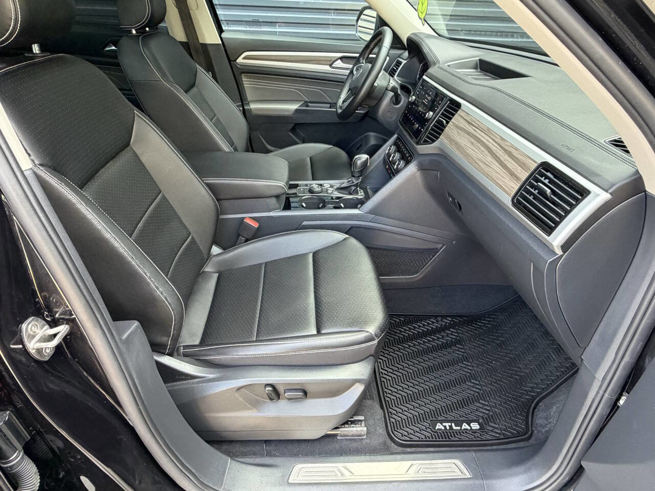 Used 2023 Volkswagen Atlas SEL AWD/4WD image 22
