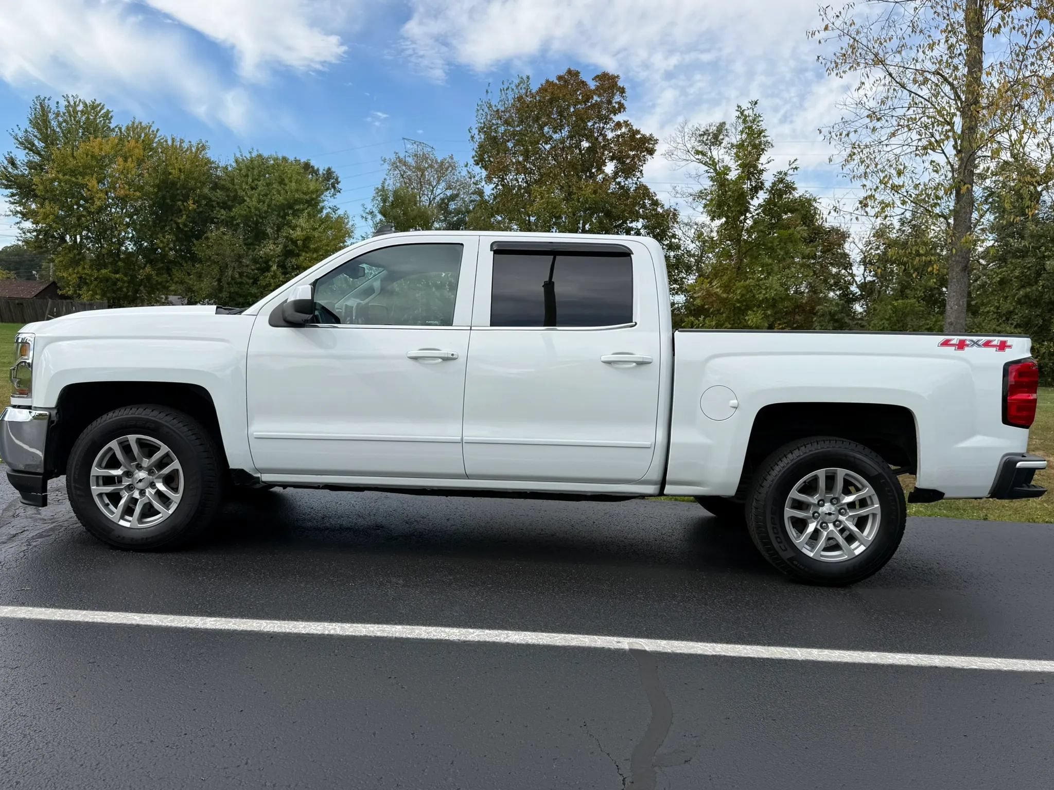 Used 2018 Chevrolet Silverado 1500 LT AWD/4WD image 15