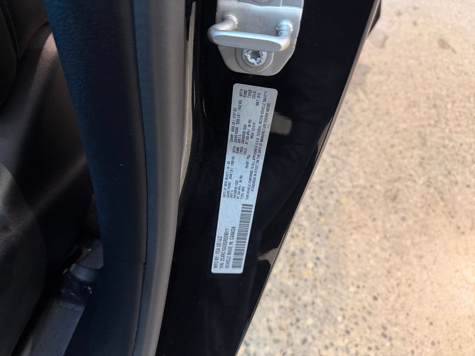 Used 2025 Chrysler Pacifica Limited FWD image 32