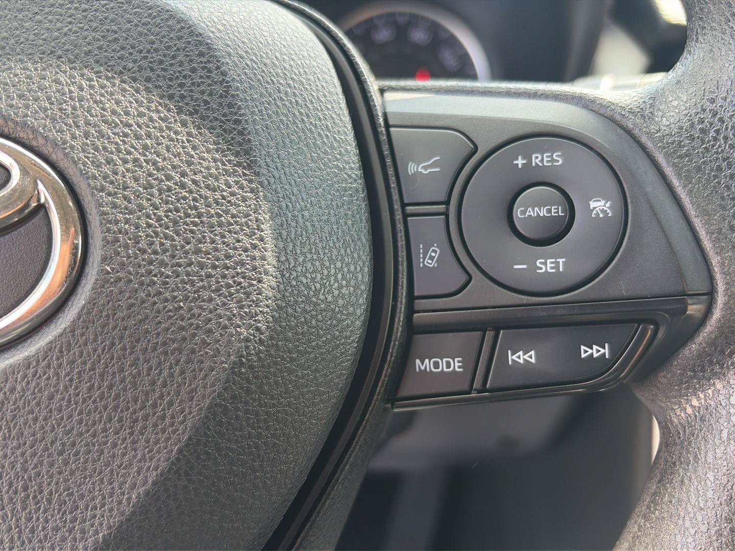 Used 2022 Toyota RAV4 XLE w/ Convenience Package AWD/4WD image 17