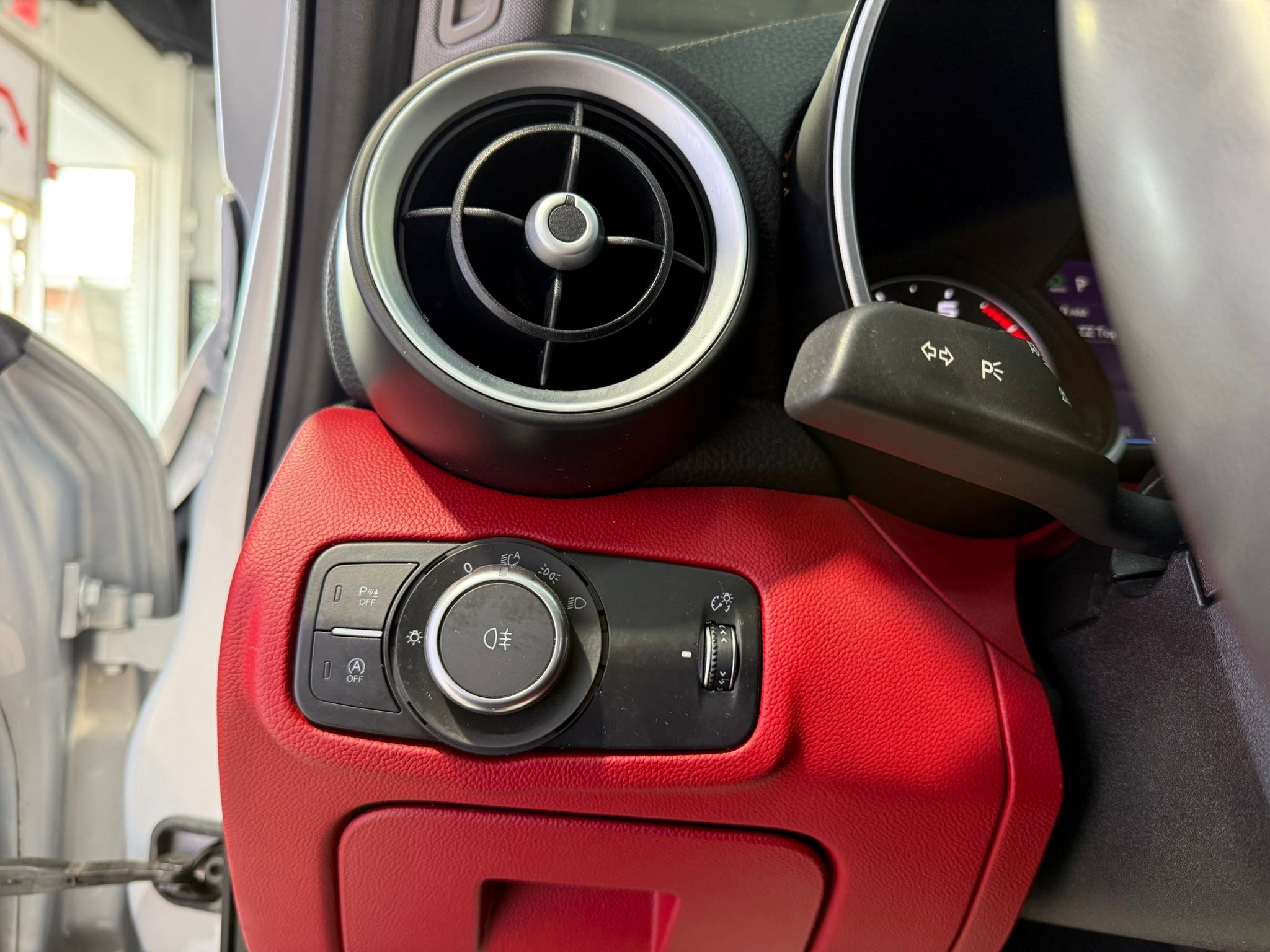 Used 2021 Alfa Romeo Giulia Sprint w/ Sun & Sound Package image 24