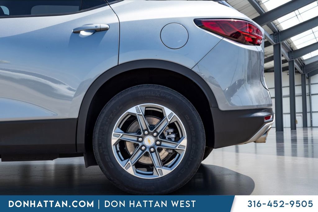 Used 2025 Chevrolet Blazer LT AWD/4WD image 31