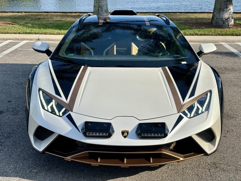 Used 2024 Lamborghini Huracan Sterrato image 3