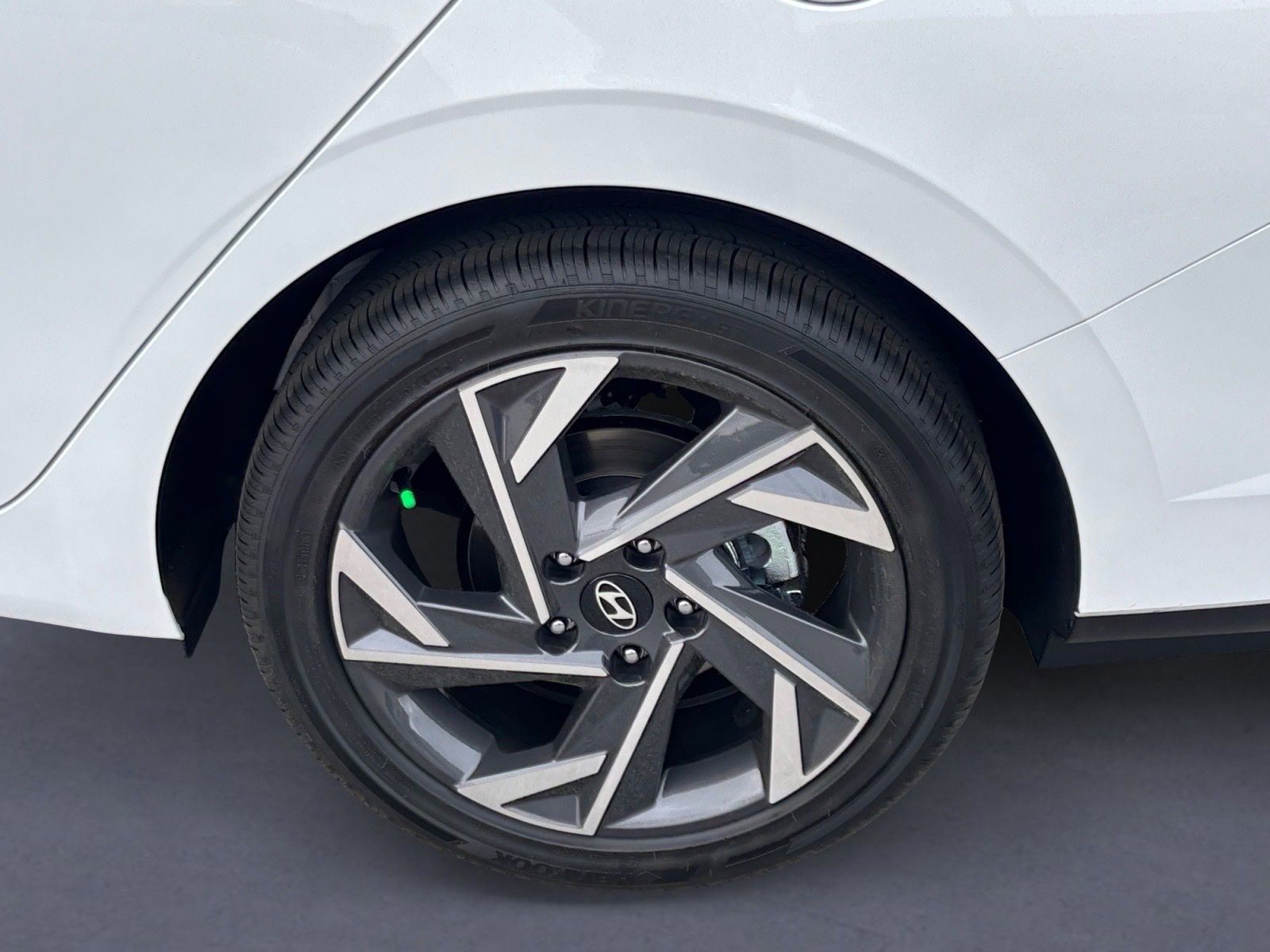 New 2026 Hyundai Elantra Limited image 9