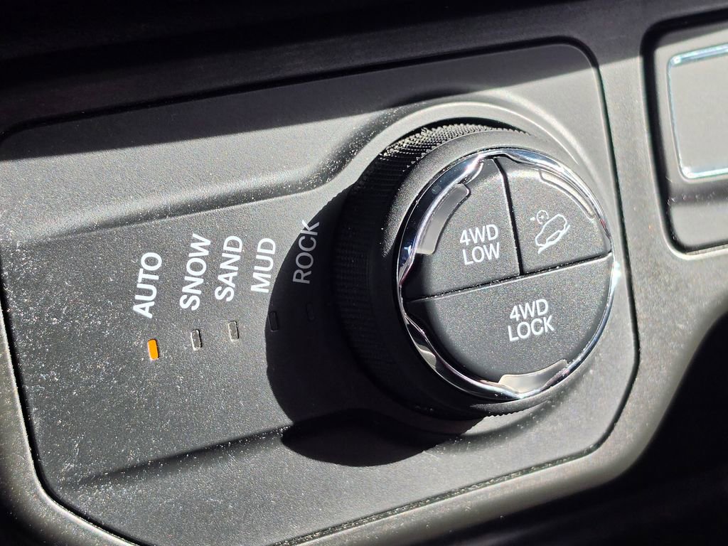 Used 2020 Jeep Renegade Trailhawk w/ Popular Equipment Group AWD/4WD image 23