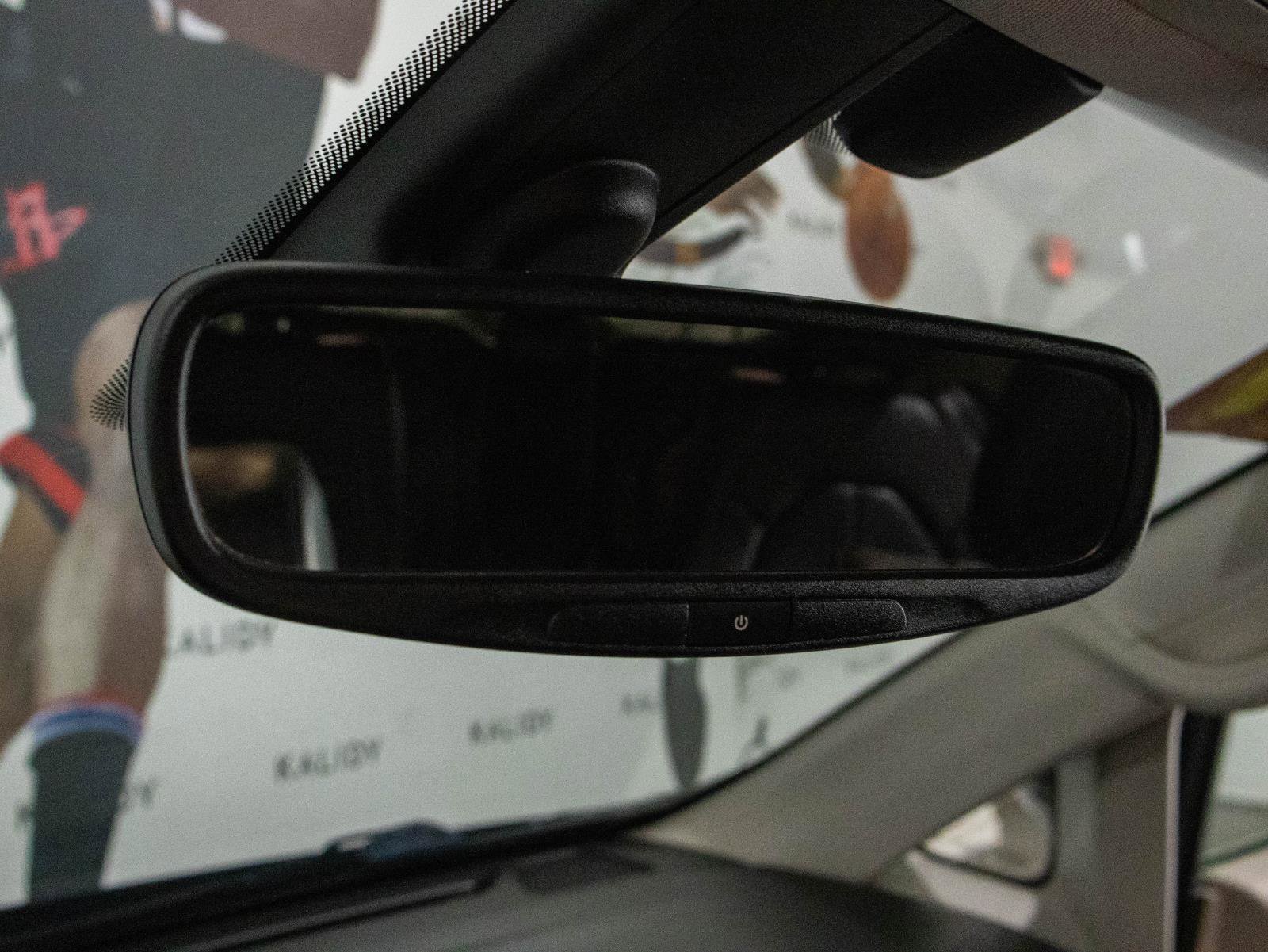 Used 2019 Chrysler Pacifica Touring-L image 12