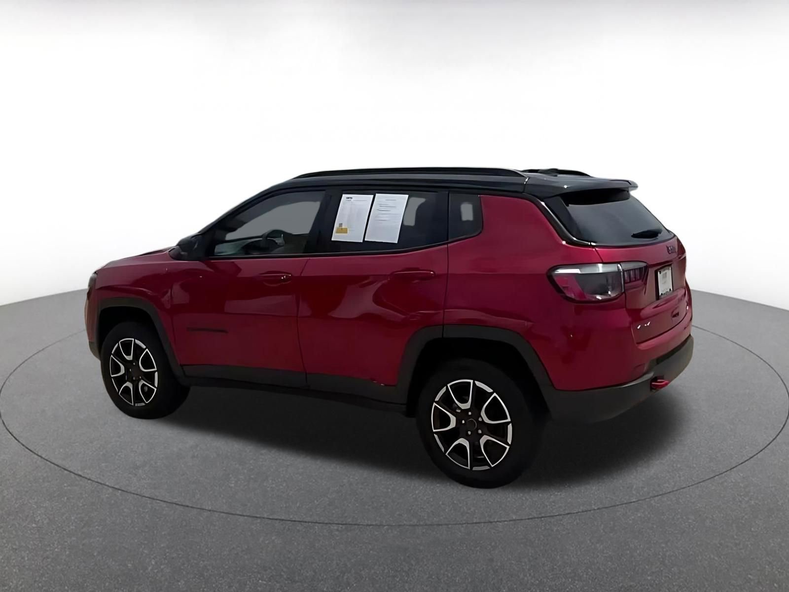 Used 2025 Jeep Compass Trailhawk AWD/4WD image 10