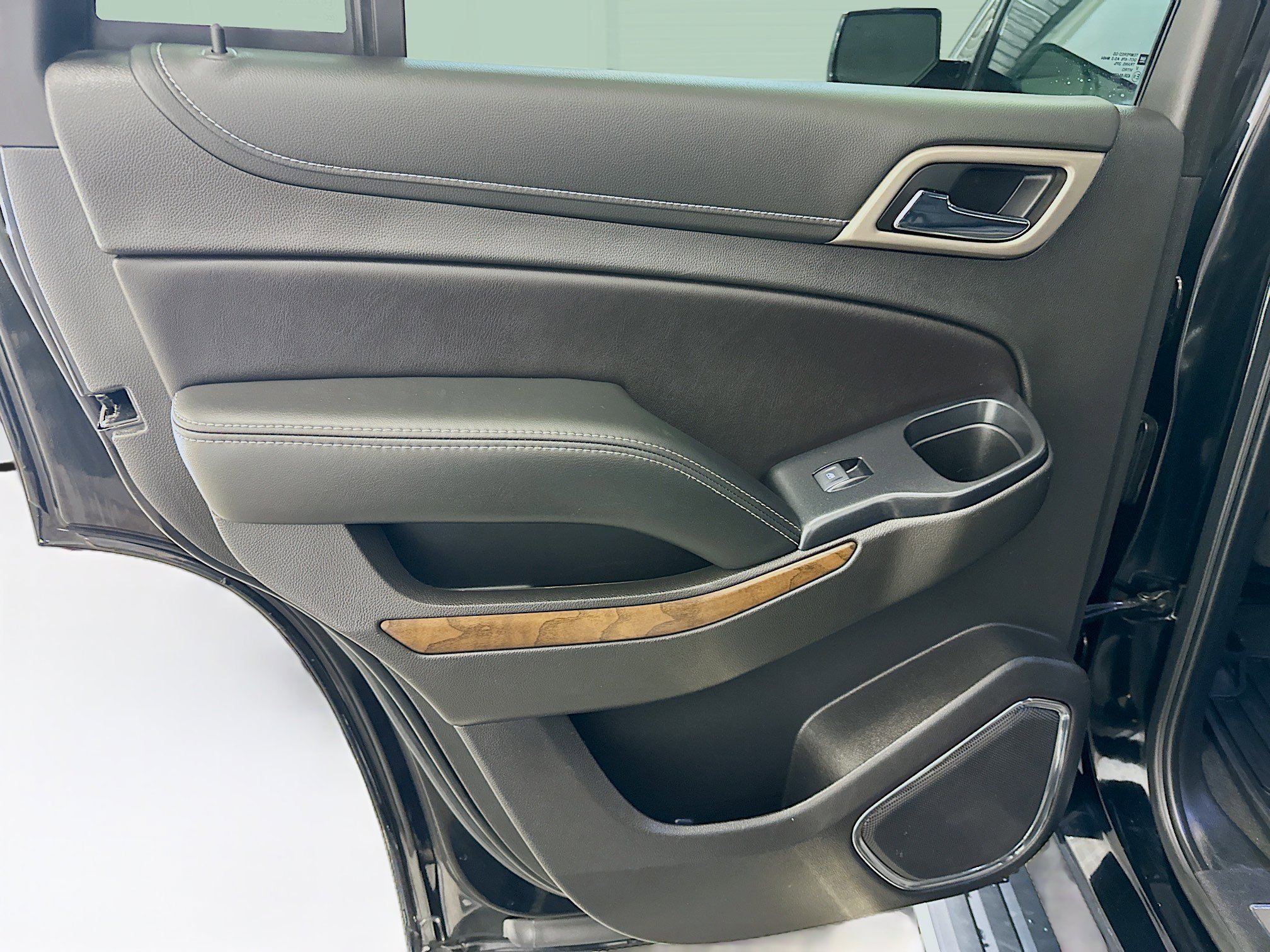 Used 2020 GMC Yukon Denali w/ Denali Premium Package image 28