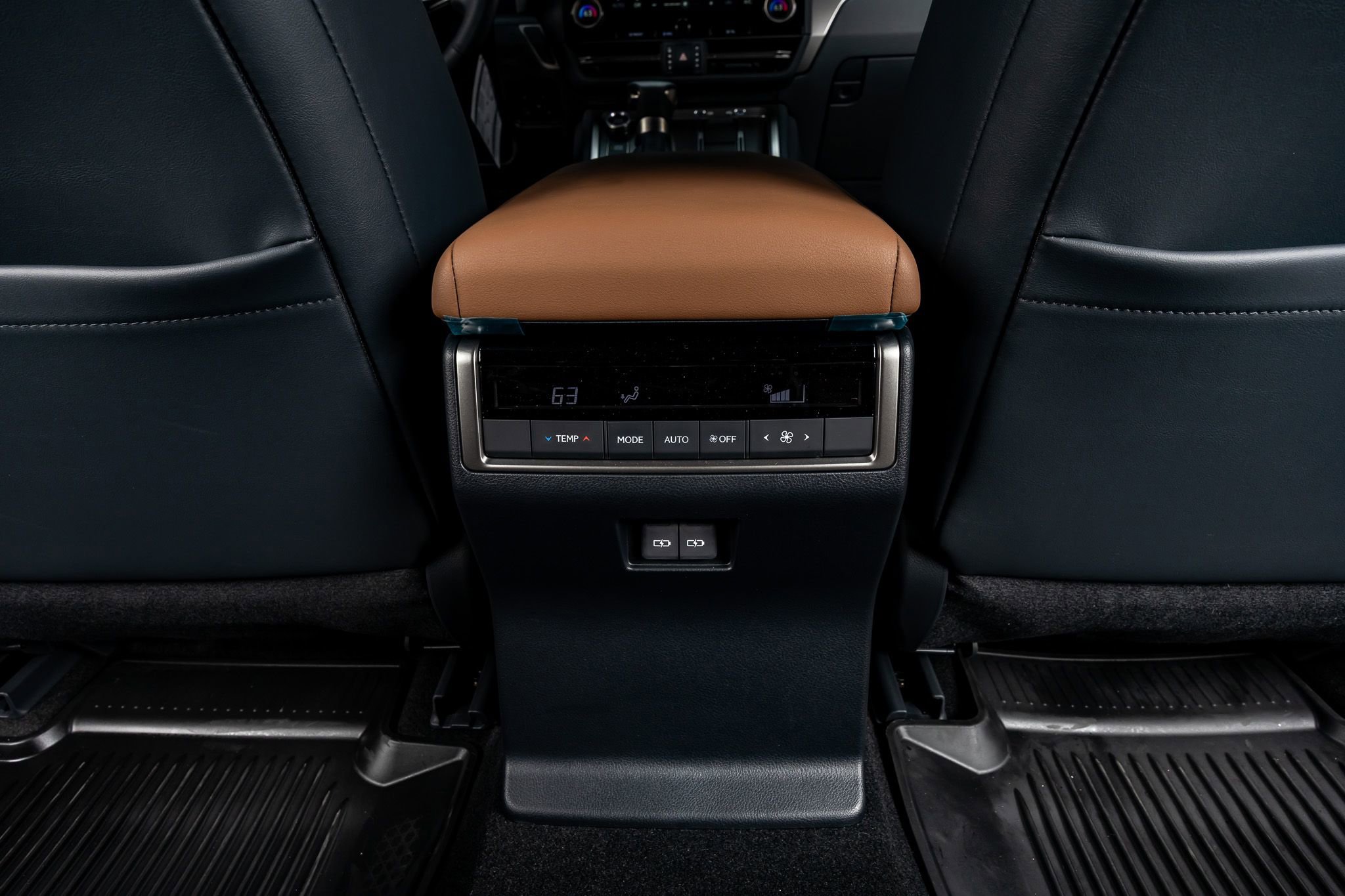 Used 2025 Lexus GX 550 w/ Accessory Package (2T) image 33