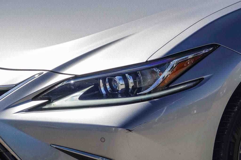 Used 2025 Lexus ES 300h w/ Premium Package FWD image 8