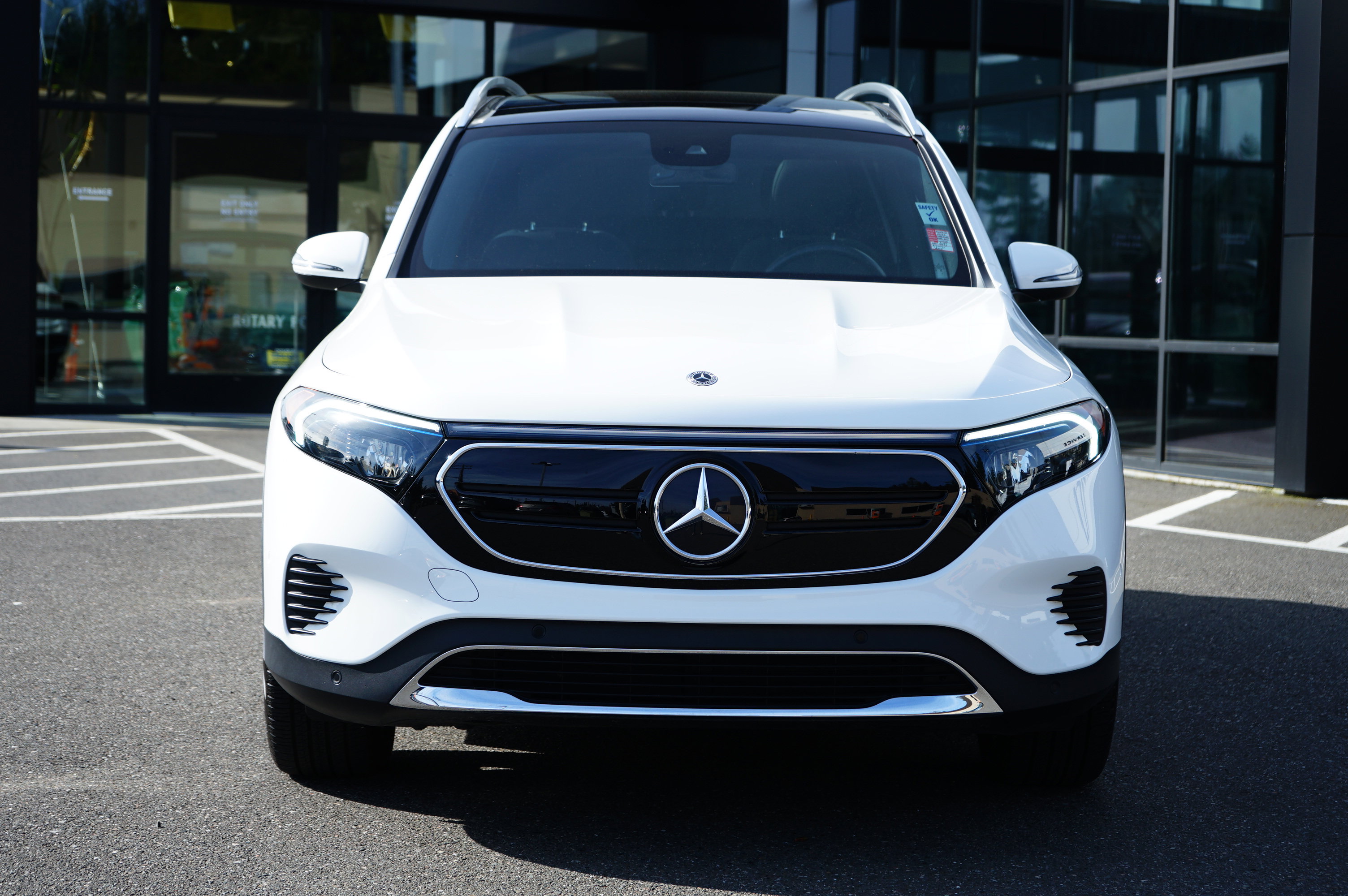 Used 2023 Mercedes-Benz EQB 300 4MATIC image 9