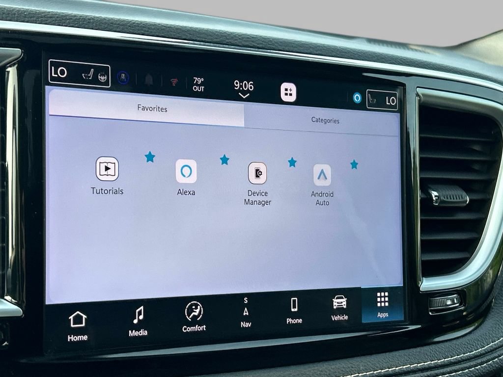 Used 2025 Chrysler Pacifica Limited FWD image 37