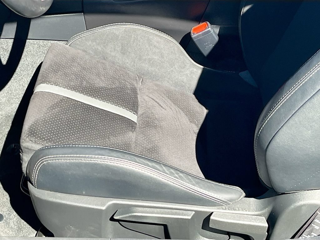 Used 2025 Toyota GR86 Premium w/ ALL Weather Mat Package (TMS) RWD image 18