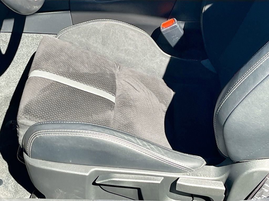 Used 2025 Toyota GR86 Premium w/ ALL Weather Mat Package (TMS) RWD image 18
