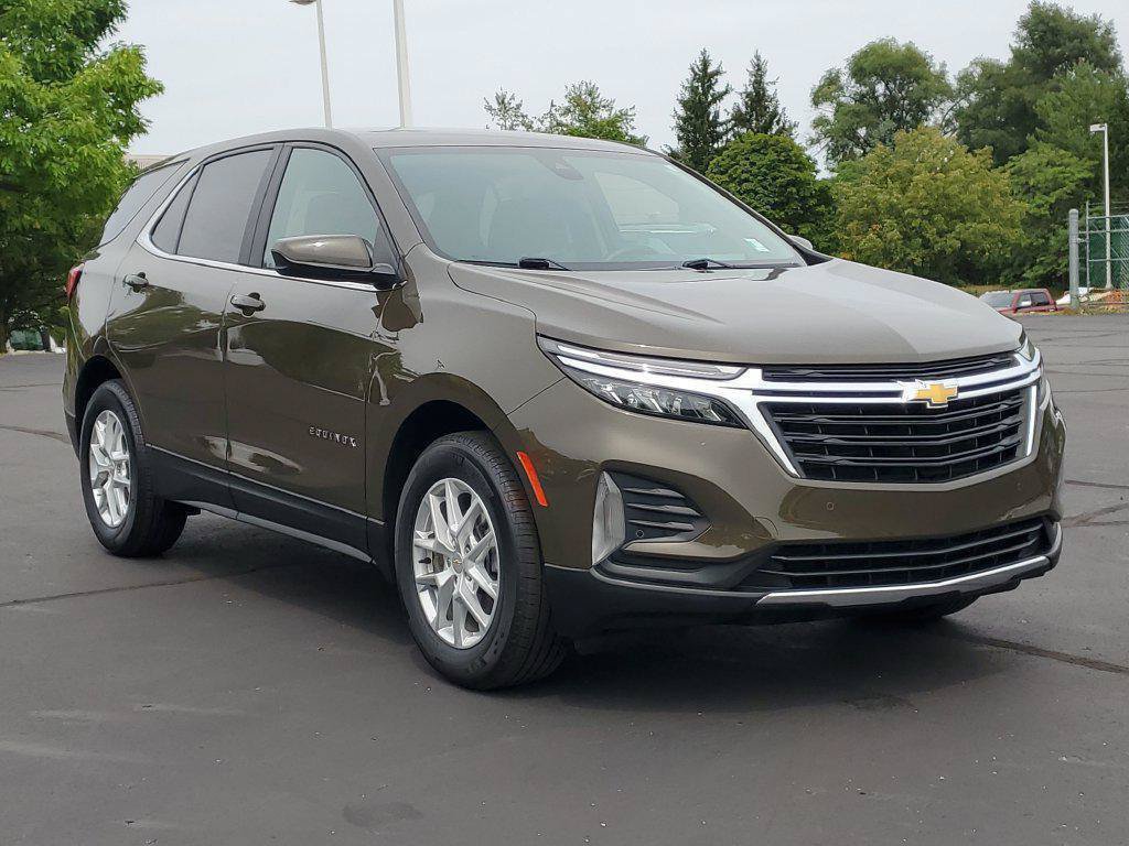 Used 2024 Chevrolet Equinox LT FWD image 2