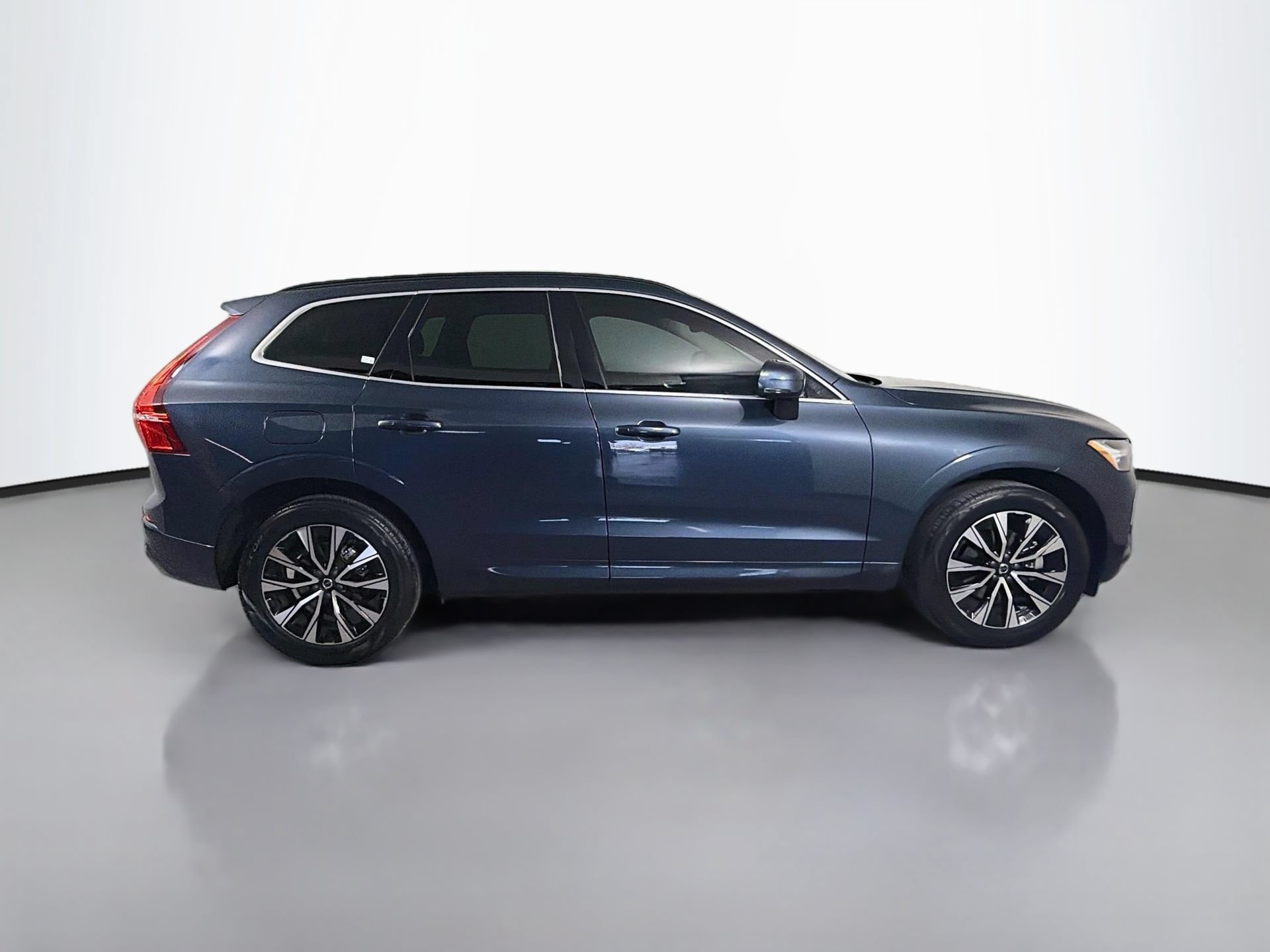 Certified 2023 Volvo XC60 B5 Core w/ Protection Package Premier FWD image 5