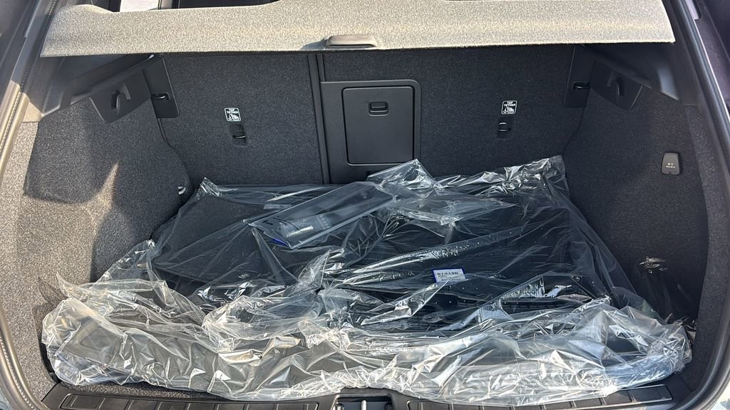 New 2026 Volvo XC40 B5 Ultra w/ Protection Package Premier image 31