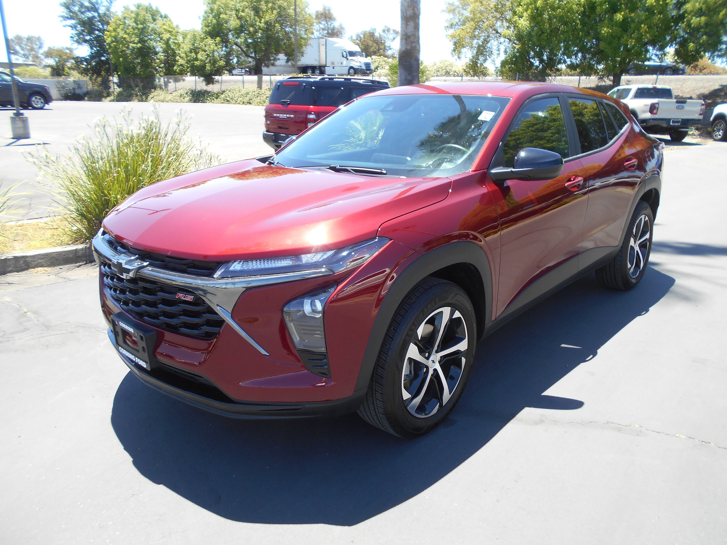 Used 2025 Chevrolet Trax RS w/ Driver Confidence Package FWD image 1