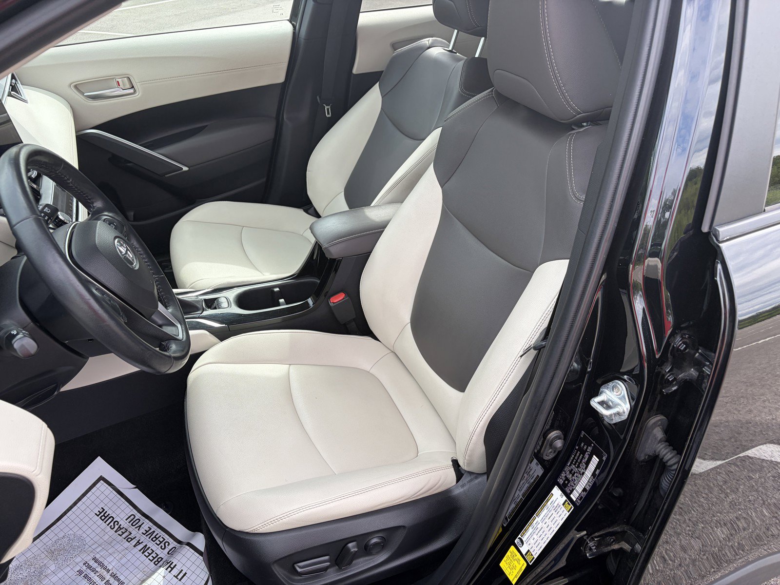 Used 2023 Toyota Corolla Cross XLE w/ Convenience Package AWD/4WD image 11