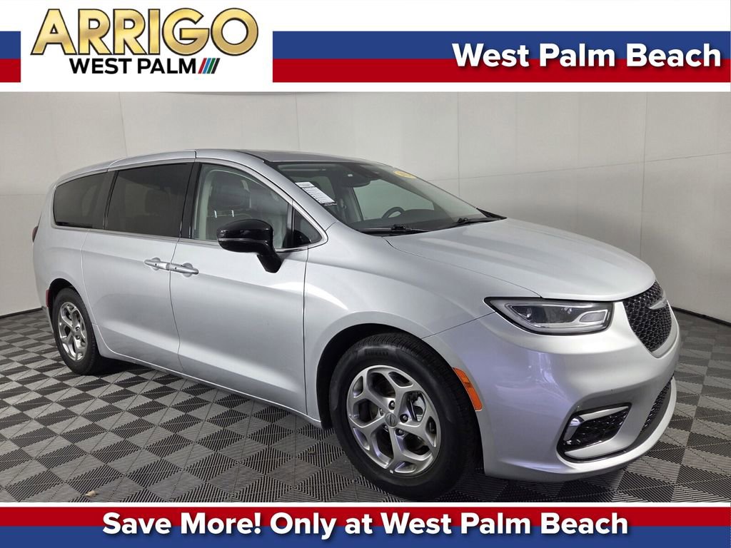 Certified 2024 Chrysler Pacifica Limited image 1