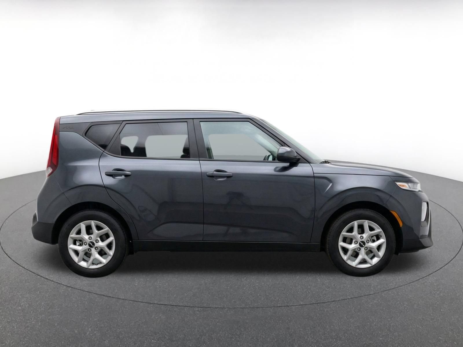 Used 2025 Kia Soul LX w/ LX Technology Package FWD image 9