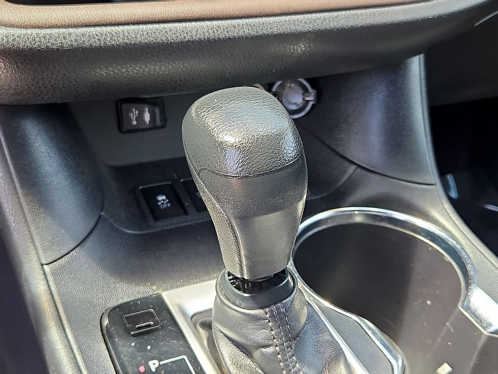 Used 2014 Toyota Highlander LE AWD/4WD image 16