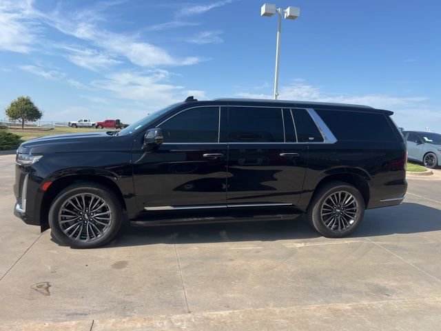Used 2023 Cadillac Escalade ESV Premium Luxury image 4