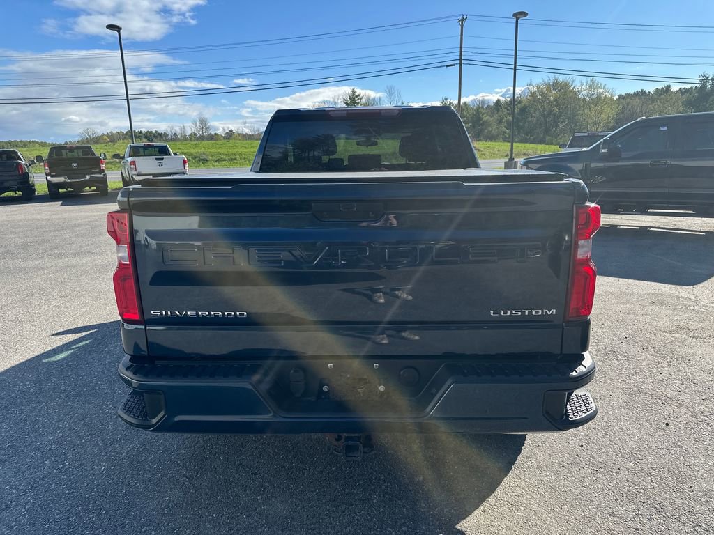 Used 2020 Chevrolet Silverado 1500 Custom w/ Custom Value Package AWD/4WD image 4