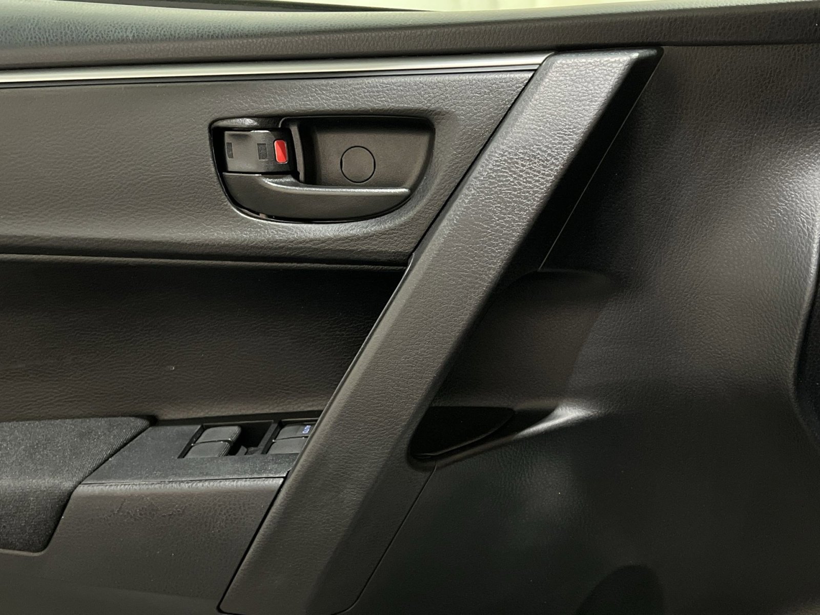 Used 2016 Toyota Corolla L FWD image 20