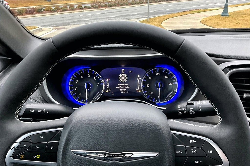 Used 2025 Chrysler Pacifica Select image 19