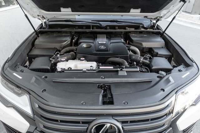 Used 2024 Lexus LX 600 4WD w/ Luxury Package image 16
