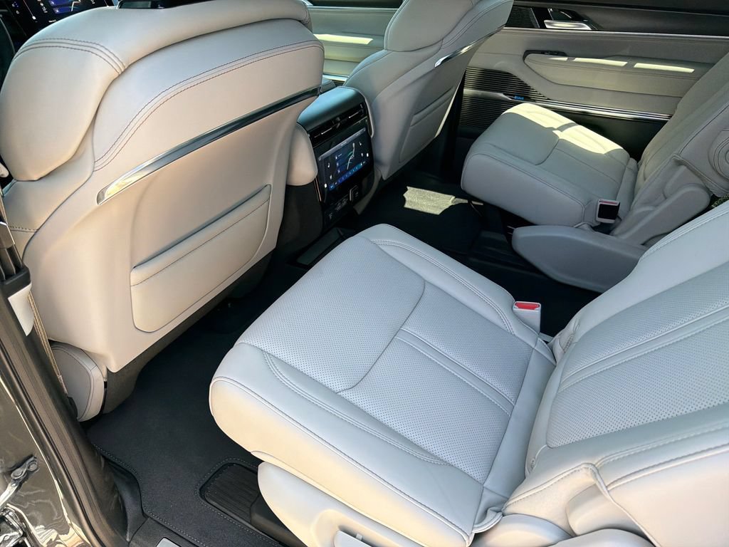 New 2026 Jeep Grand Wagoneer Summit w/ Premium Group III AWD/4WD image 34