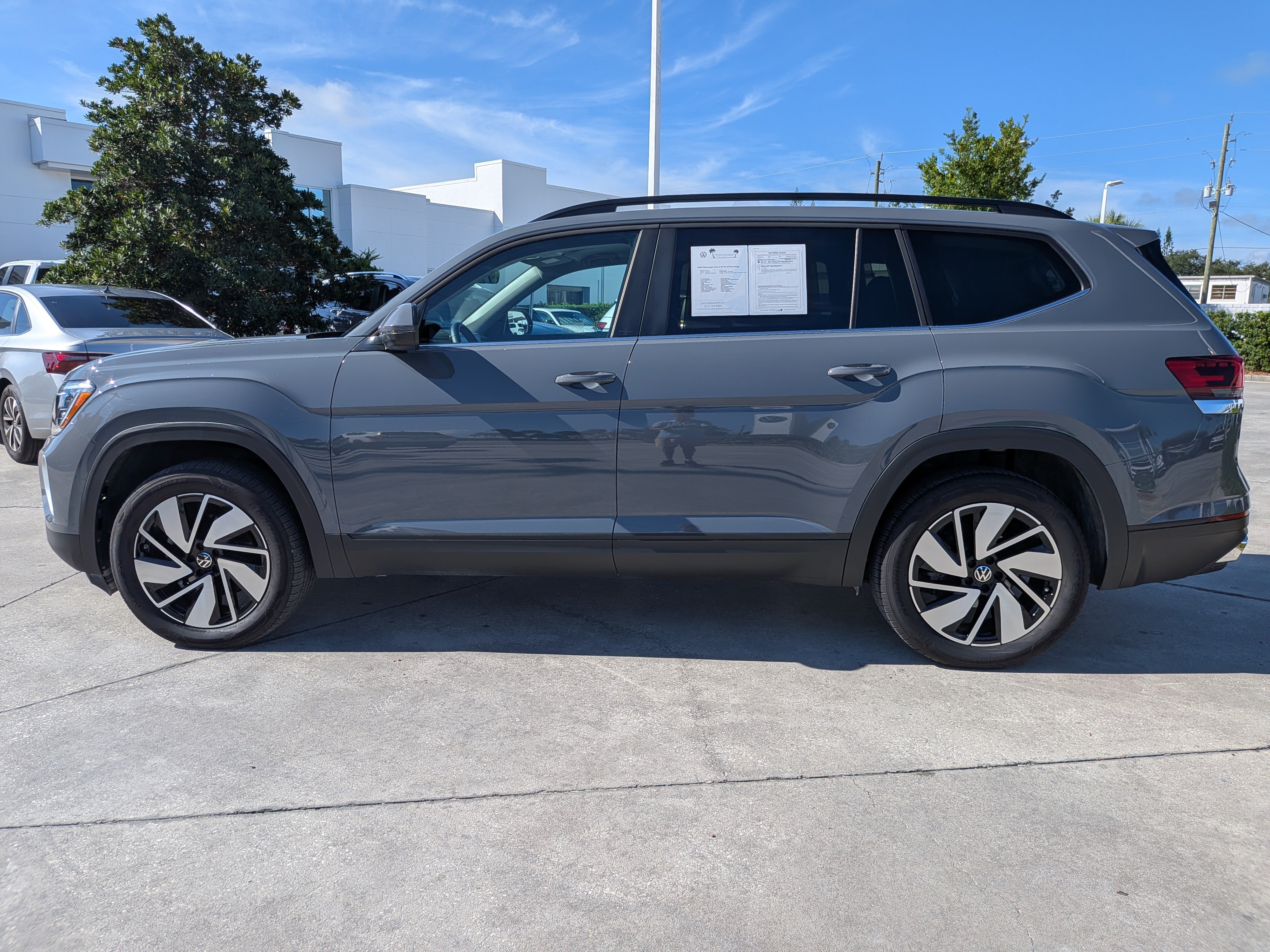 Used 2026 Volkswagen Atlas SE FWD image 6