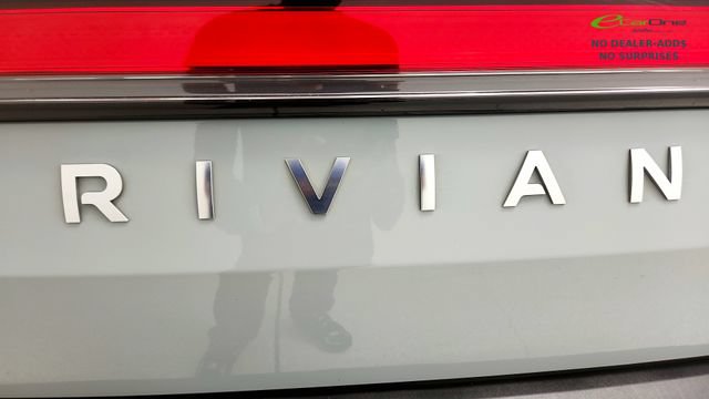 Used 2022 Rivian R1T Adventure AWD/4WD image 34