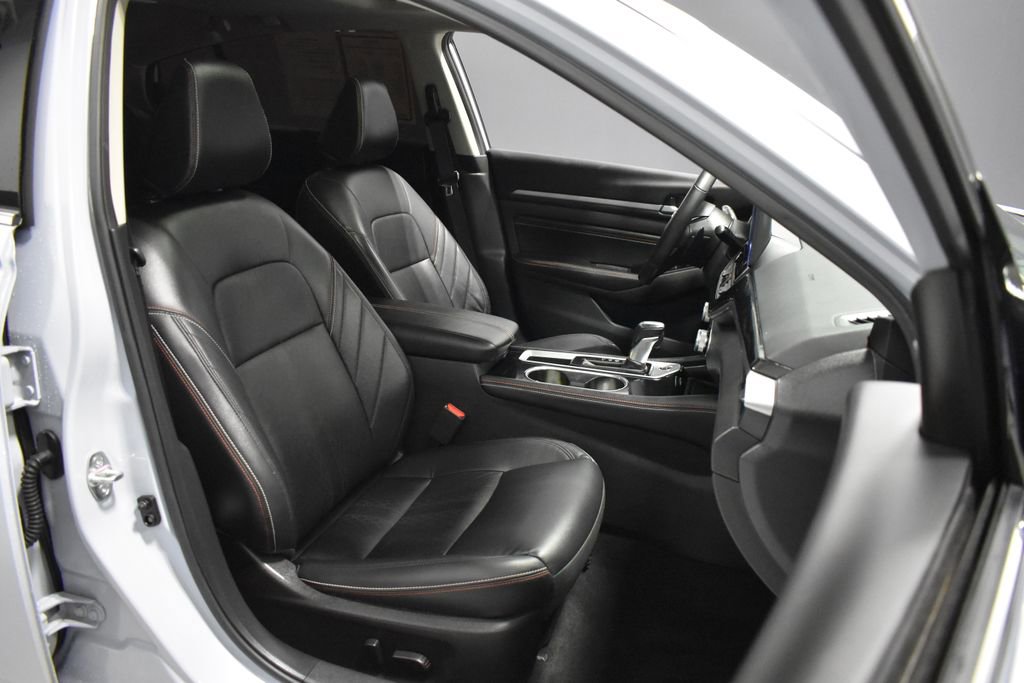 Used 2023 Nissan Altima 2.5 SR w/ SR Premium Package image 14