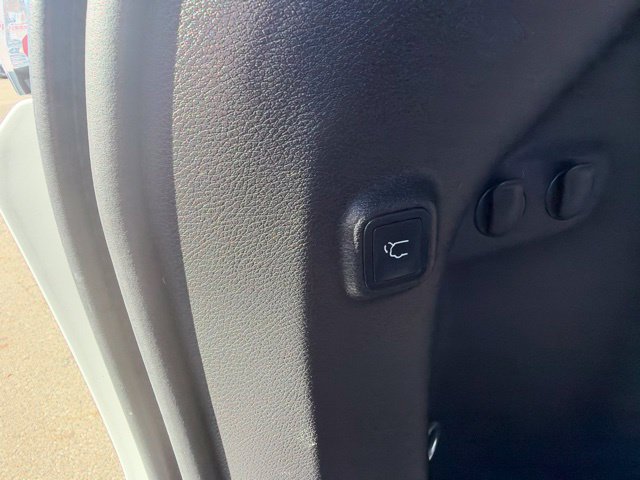 Used 2019 Jeep Cherokee Limited AWD/4WD image 13