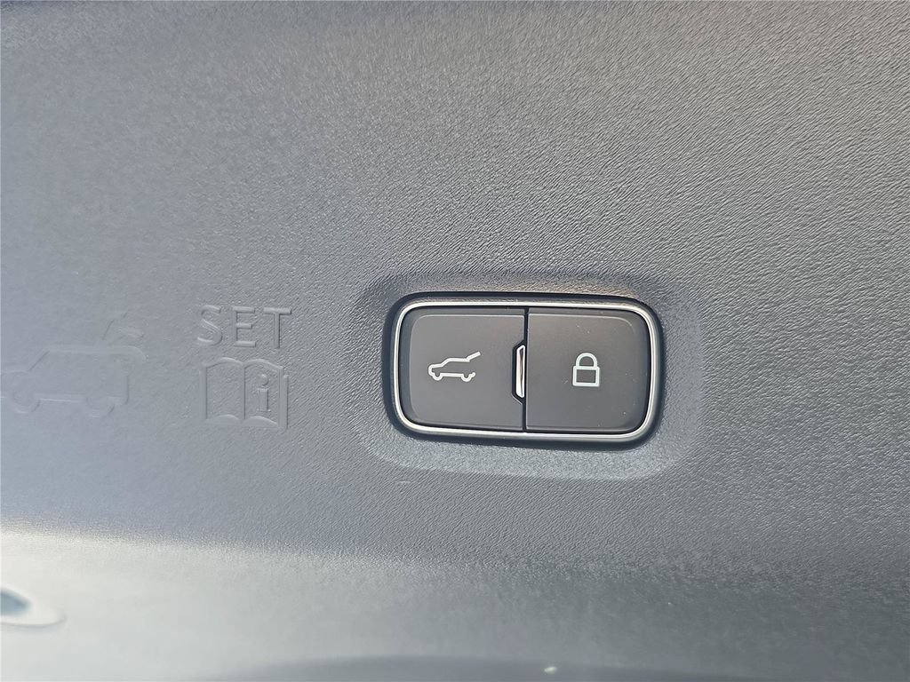 New 2027 Lincoln Navigator Premiere RWD image 10