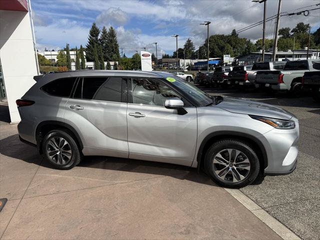 Certified 2021 Toyota Highlander XLE AWD/4WD image 8